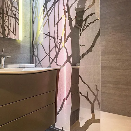 Comfortable And Bright 50 M In 10th Apartment *