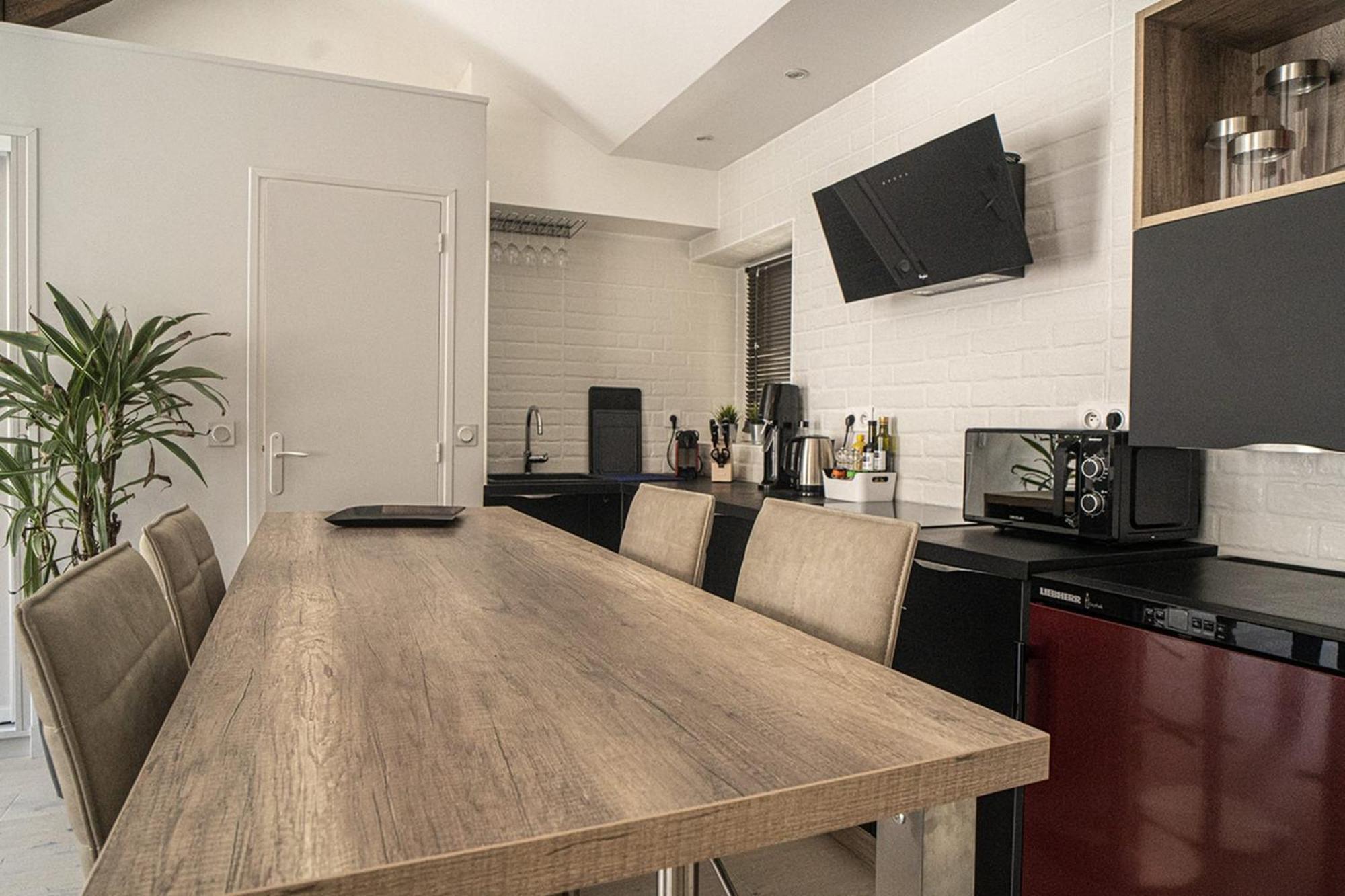 Comfortable And Bright 50 M In 10th Apartment *