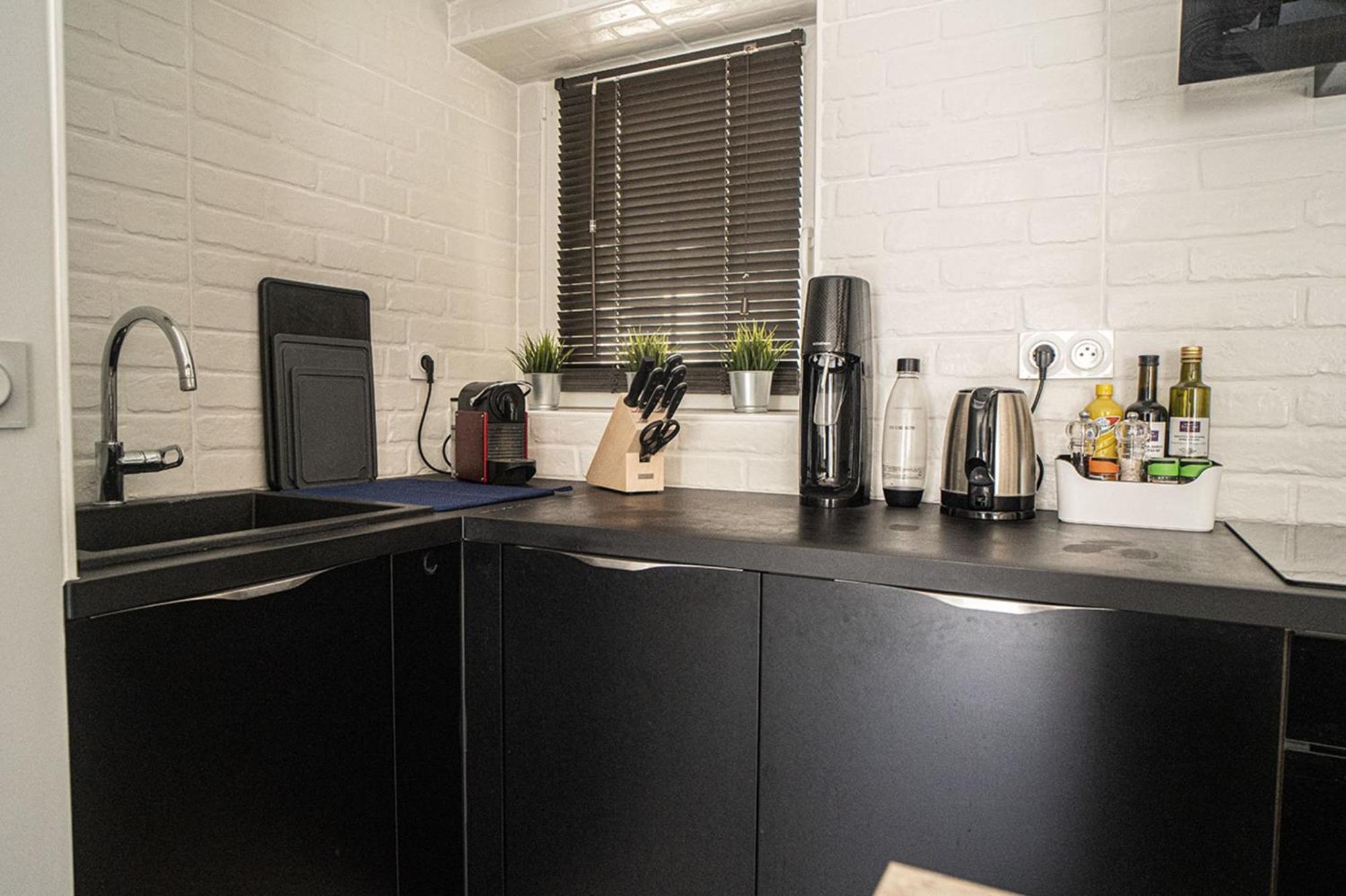 Comfortable And Bright 50 M In 10th Apartment *
